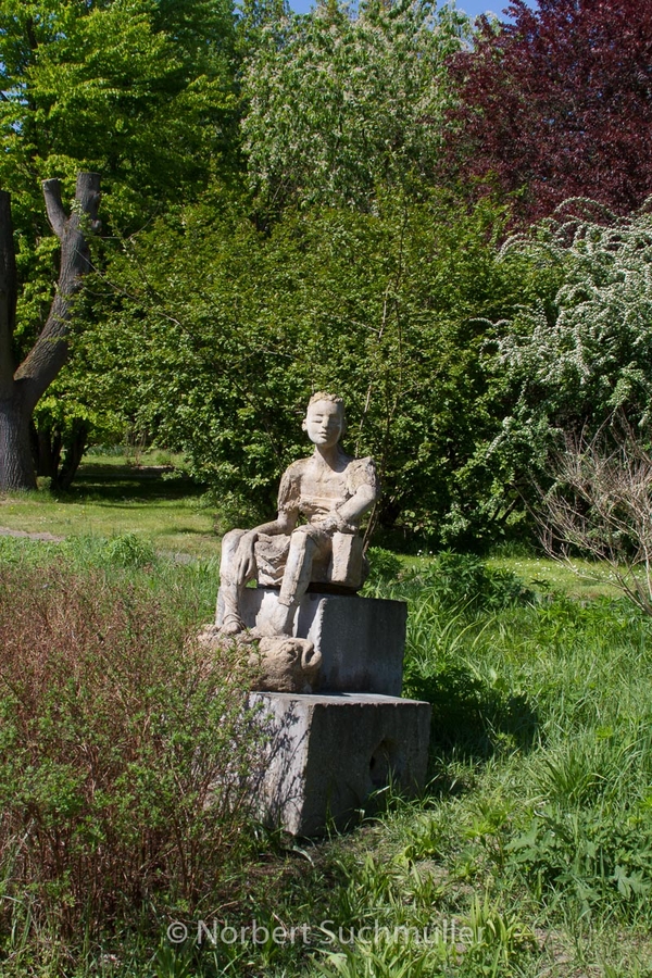 Botanischer Volkspark
Skulptur von A. Franziska Schwarzbach
Keywords: Botanischer Volkspark