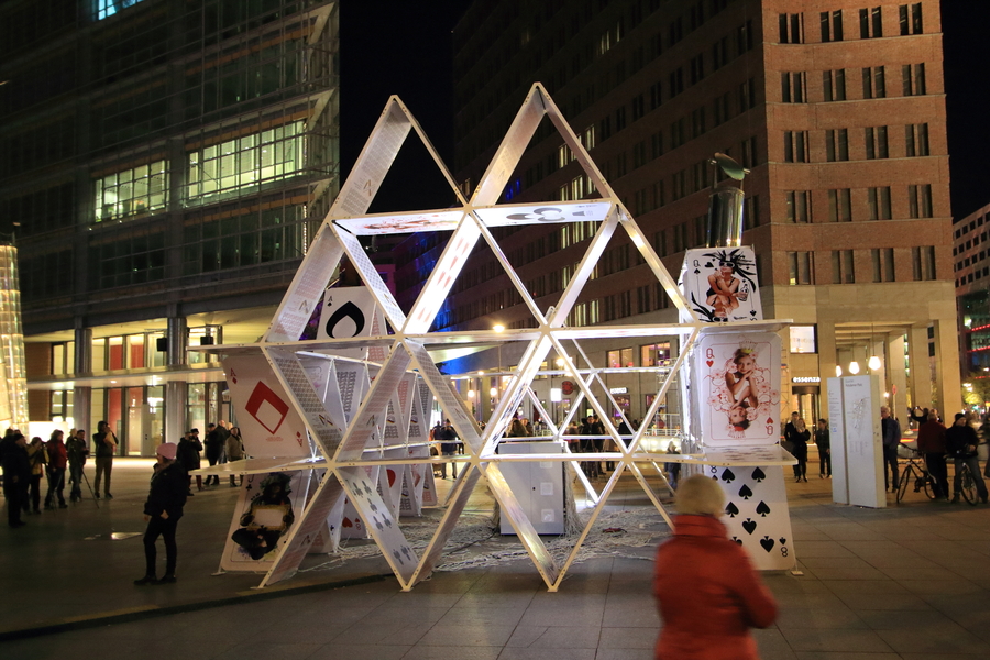 Festival of Lights / Berlin leuchtet
Potsdamer Platz, Cardhouse
Keywords: Potsdamer Platz