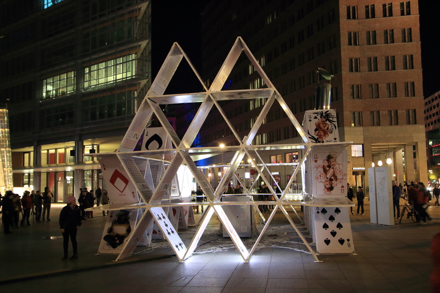 Festival of Lights / Berlin leuchtet
Potsdamer Platz, Cardhouse
Keywords: Potsdamer Platz